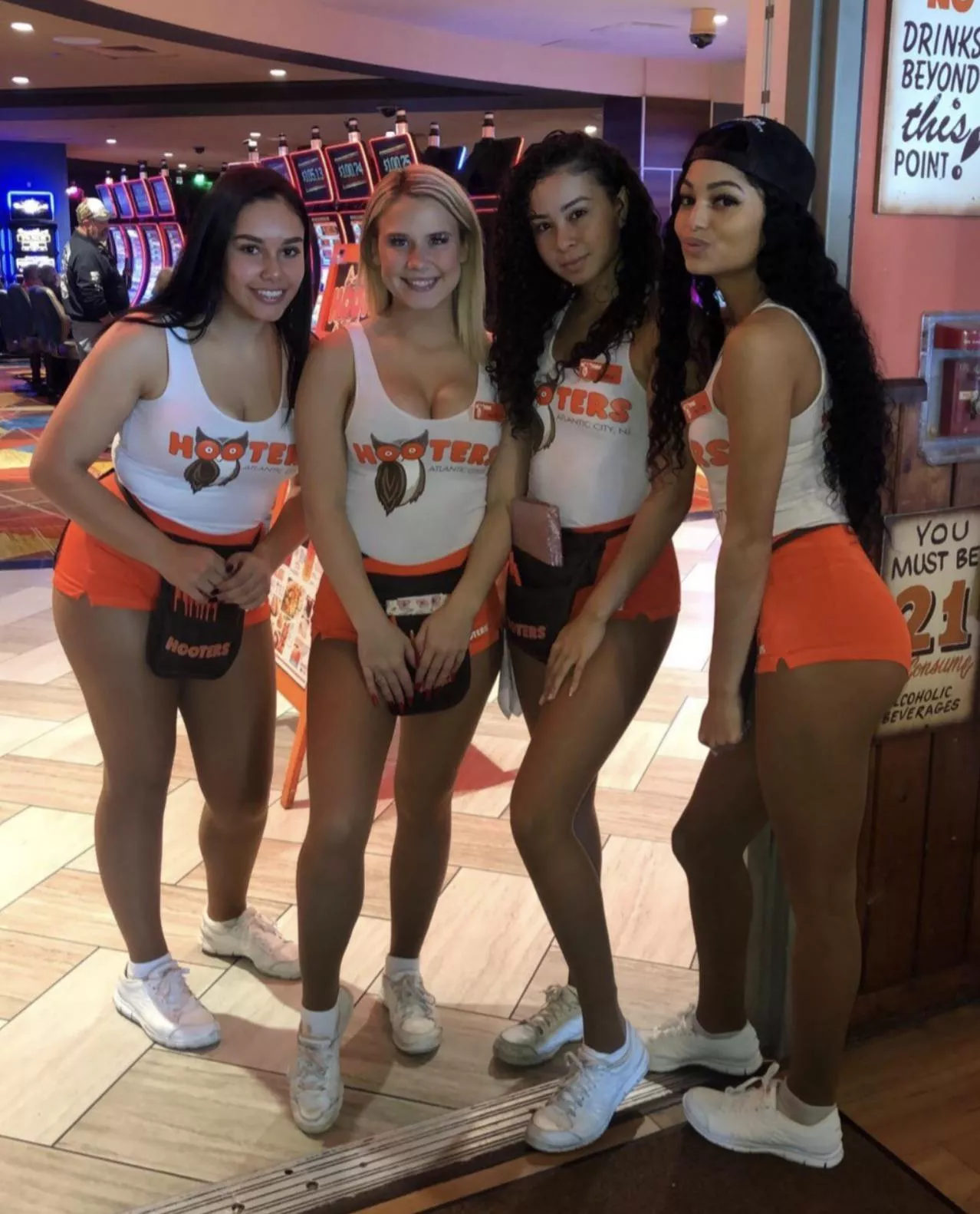 Hooter Girls 🦉