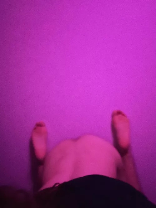 I hope someone likes my soles and ass~