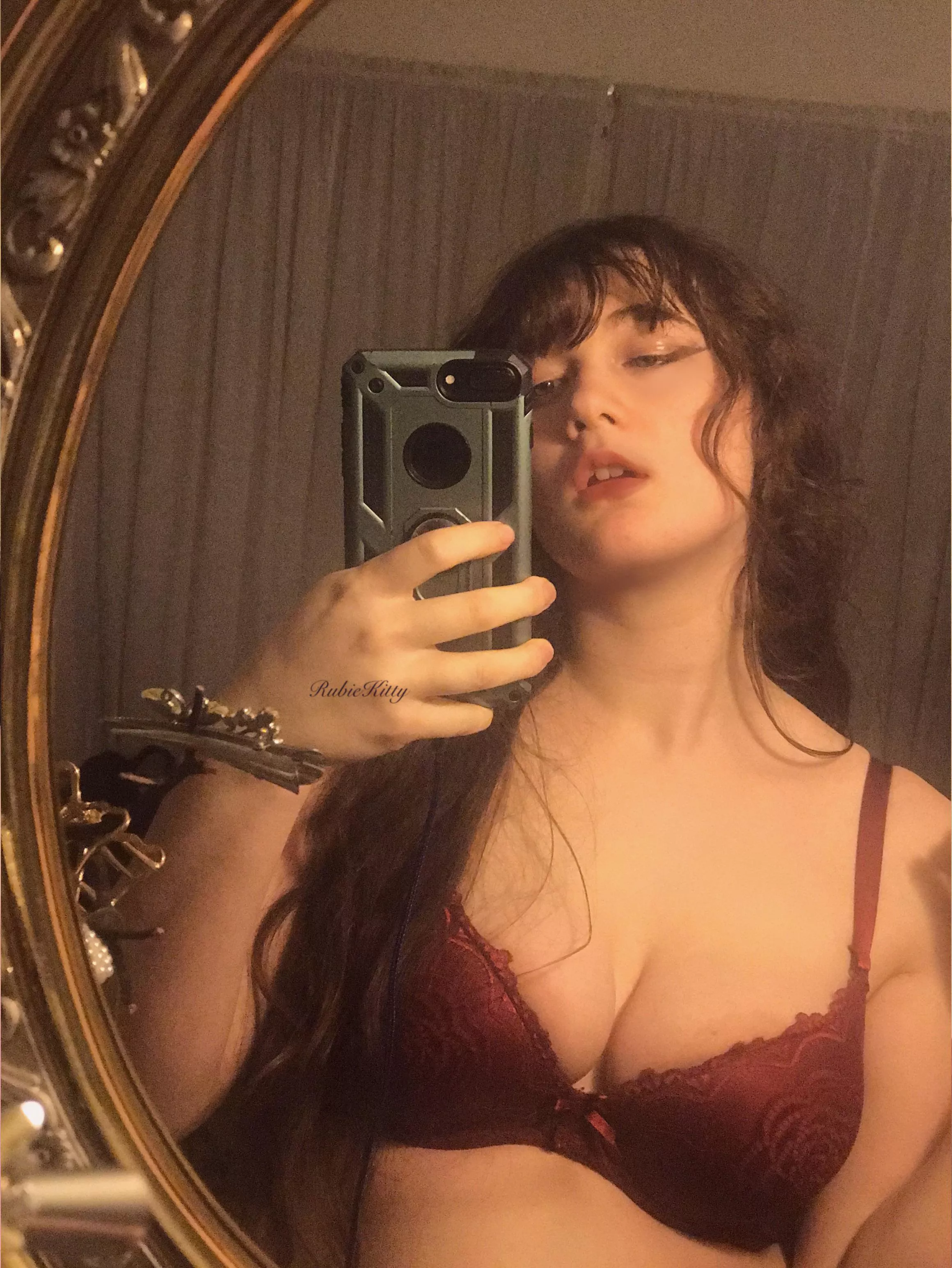 I love posing in front of a mirror for you almost naked🥰