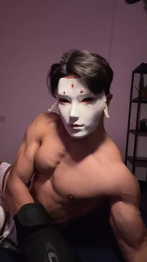 I love using masks! This is currently my fav one. Giving “Eyes Wide Shut” vibes while doing all kinds of things. You like?