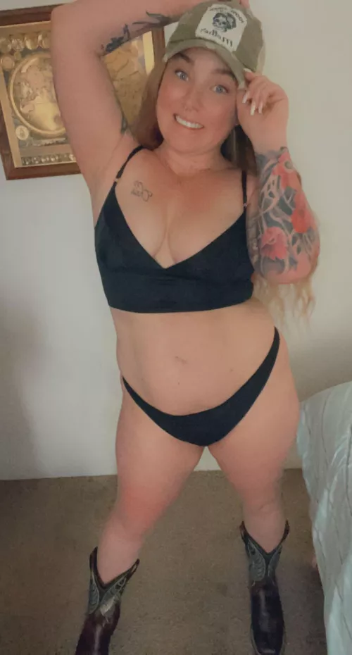 It’s the freakin weekend baby let’s have some fun 😘