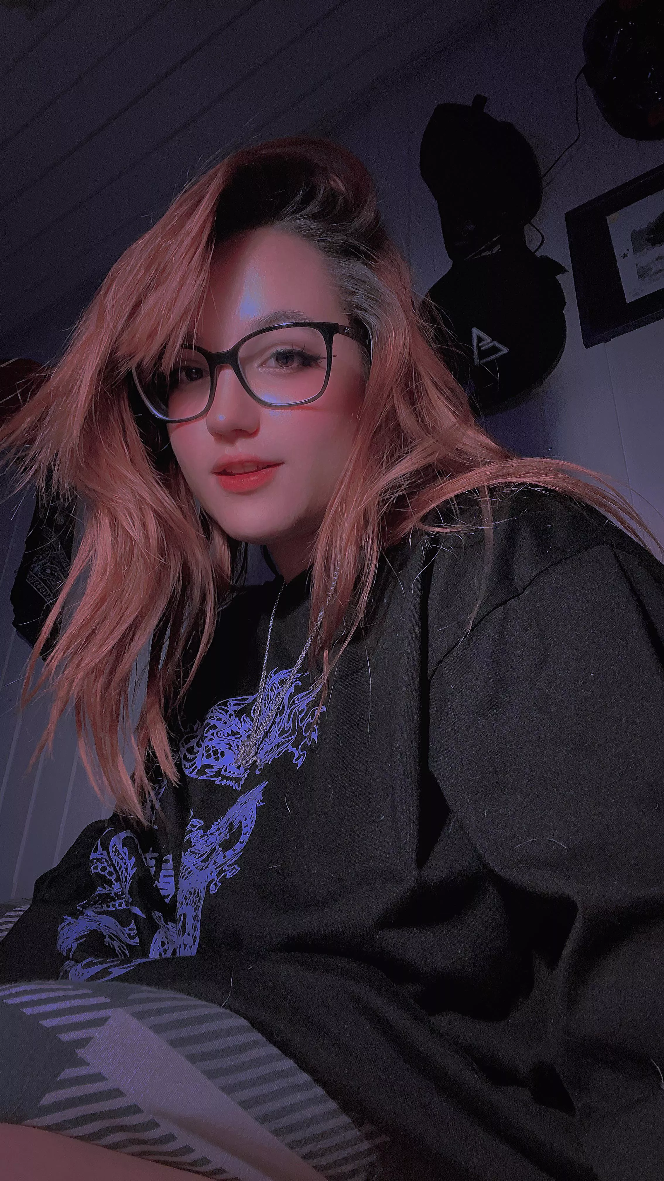 Look how innocent I look, doesn’t even look like I like to show myself off [f]