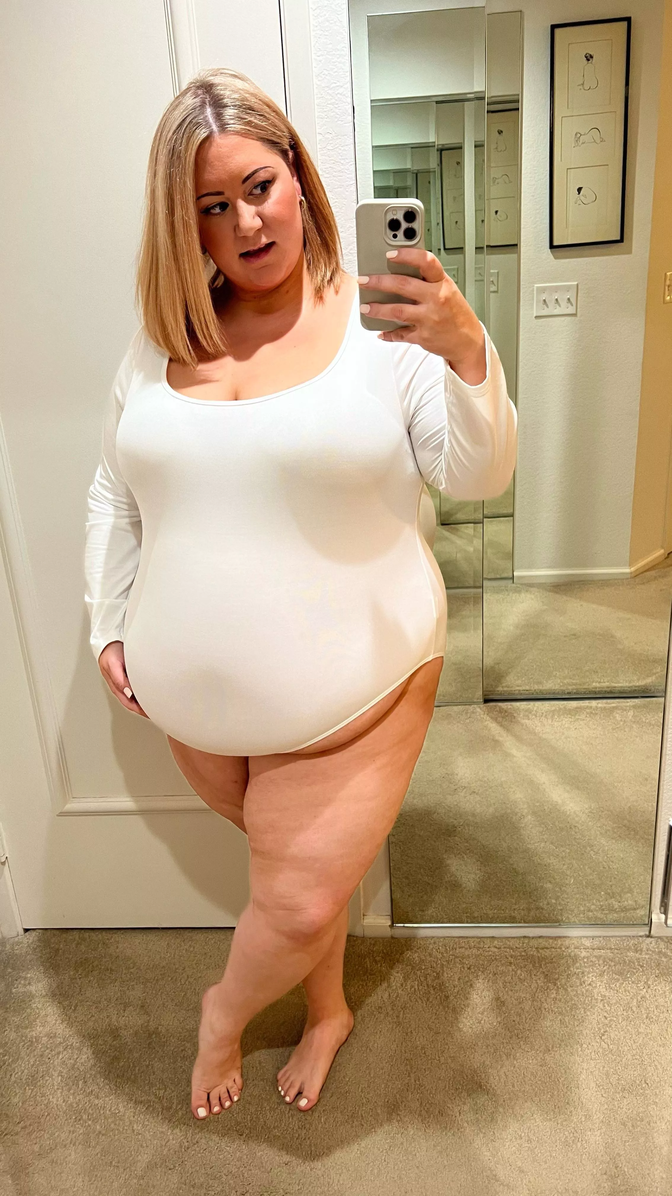 Loving how this bodysuit shows off my soft belly 😍