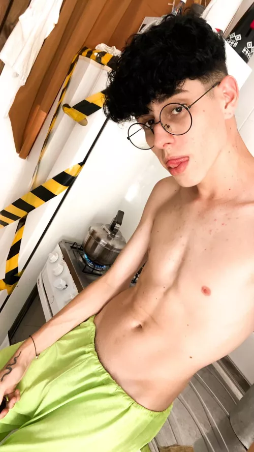 making a coffee to work, i have 5gb content to edit today