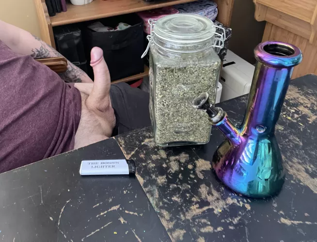 [M]an am I glad it’s Saturday ! Hope you’re all having a good day !!😈