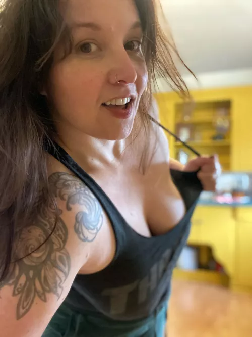 My titties need freedom! ☺️