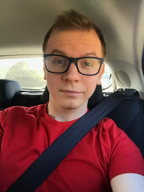 Nerdy man here. Happy weekend! 🤍 Based in AZ, but happy to connect with folks wherever. 🤗