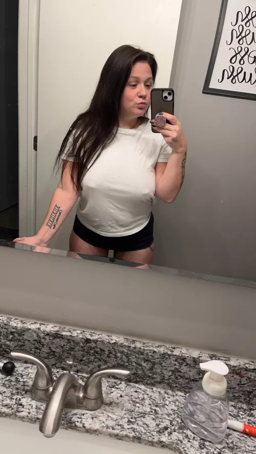 No make up, white tshirs, tattoos, booty shorts and pierced nips.. what more could you want? A milf? That’s me baby