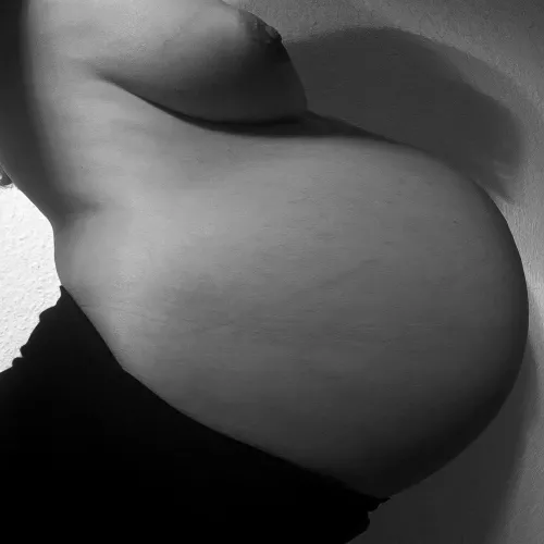 sorry, I really don‘t find the time to answer all of ur messages. Still working full time right now and really busy 🥲 but as a lot of u asked: 1. no, that won‘t be my last surrogacy and 2. my gyn hopes that I can make it to 35 weeks, so there shou