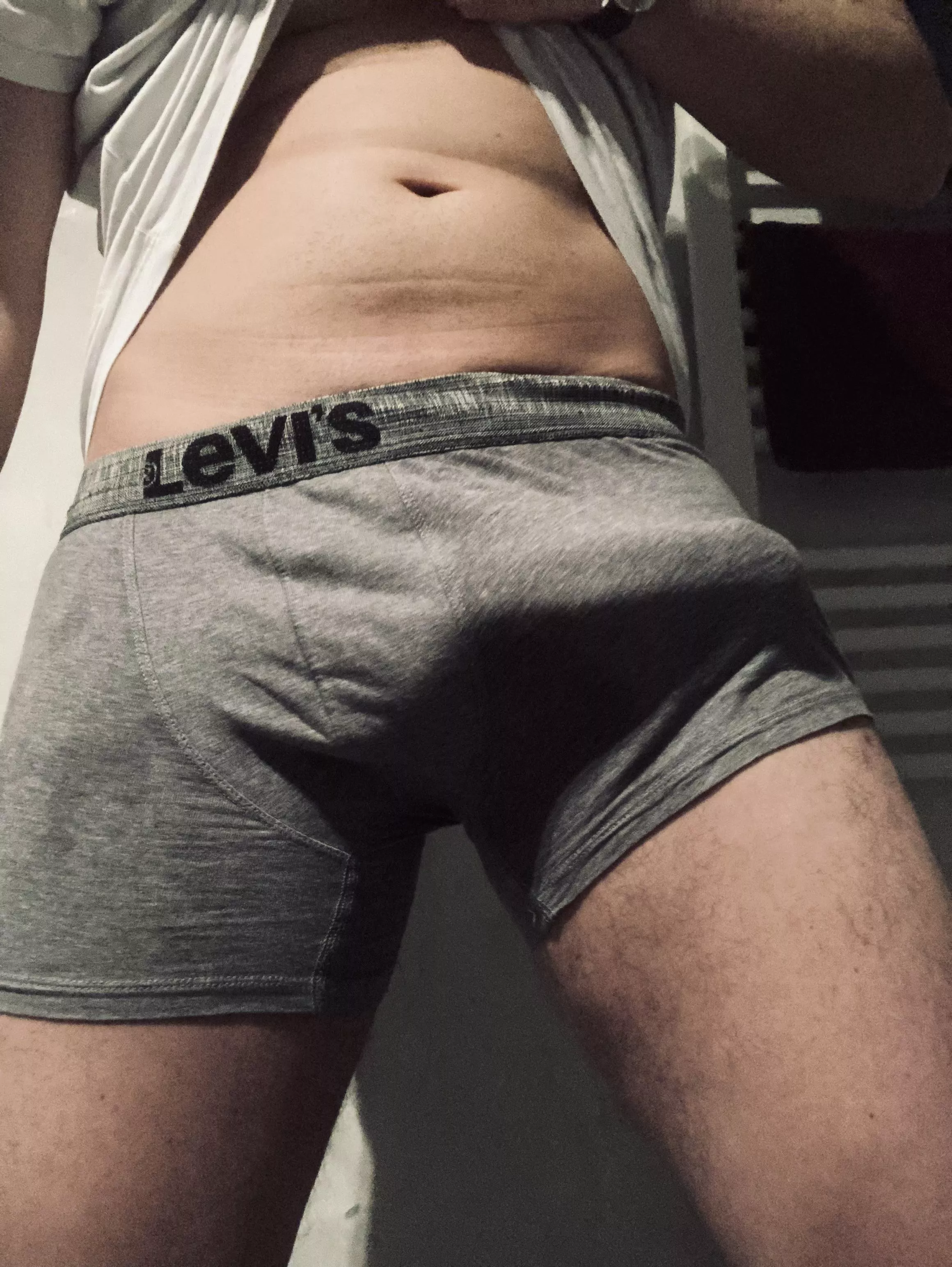 The disadvantage of being hung