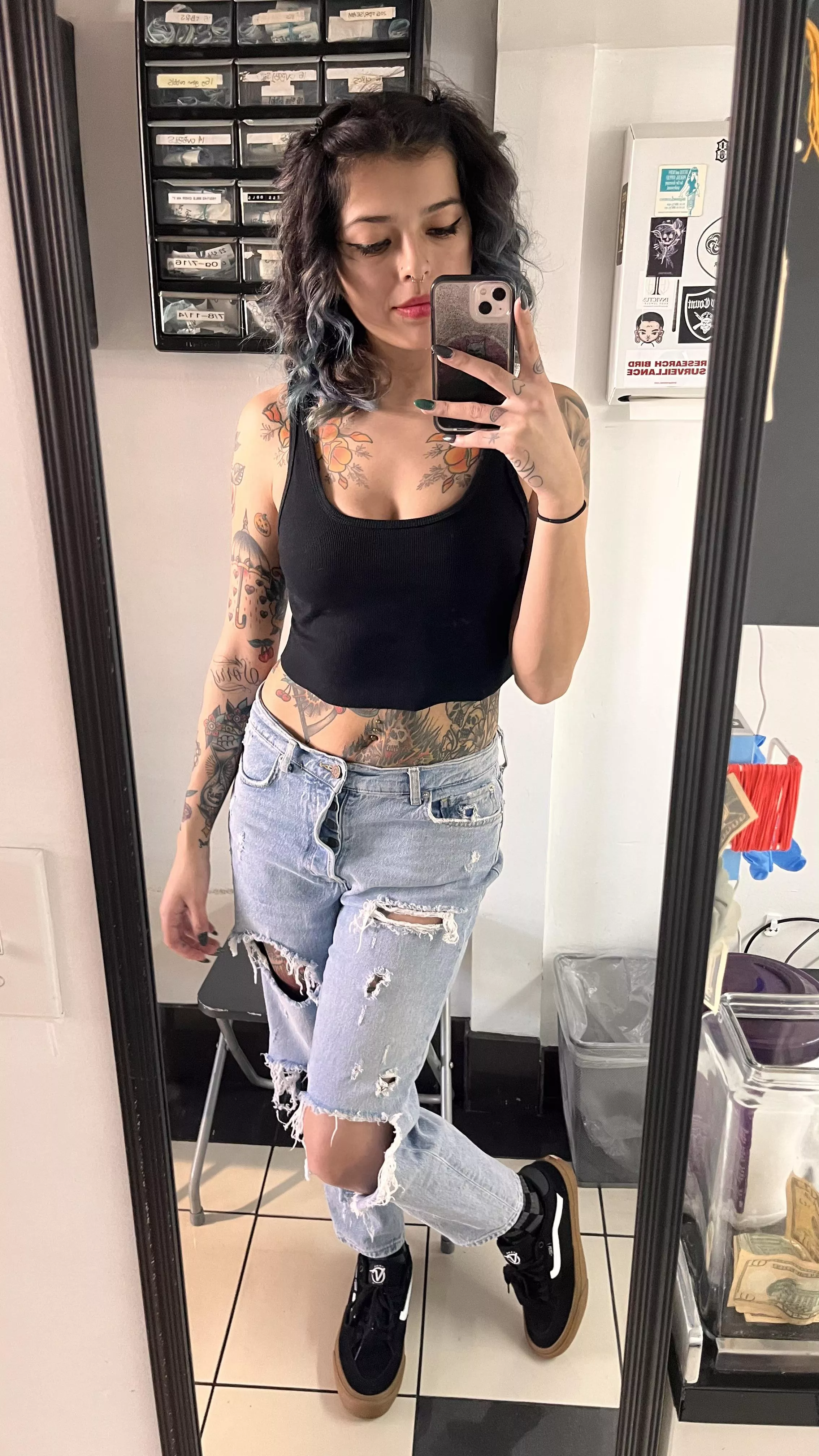 This one shows off everything 🖤🧡