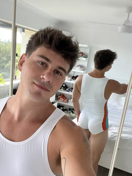 This wrestling singlet fits good