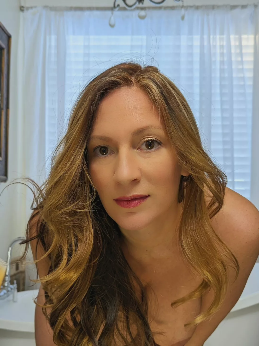 Too many blonde milfs out there! I'm here to help