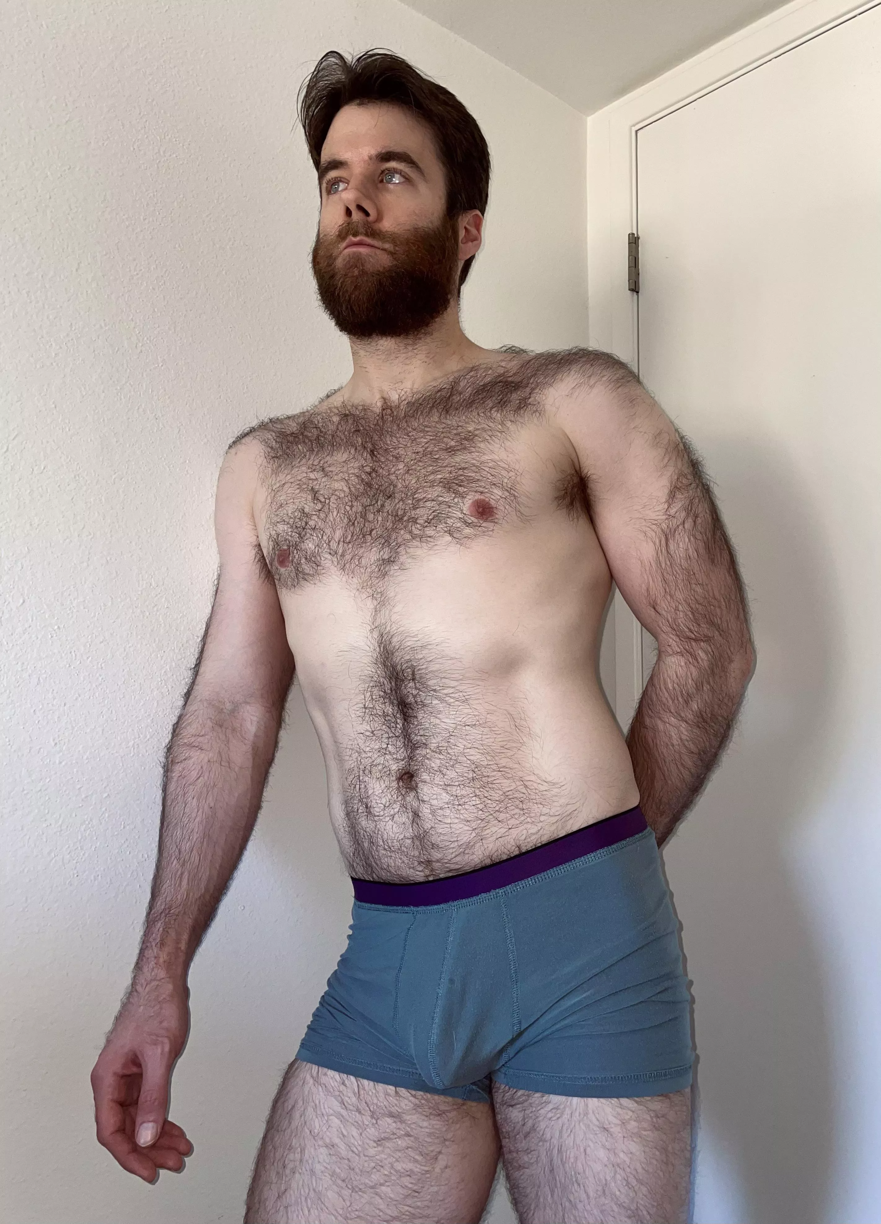 Unnatural poses are the most natural poses 😂 Happy Friday!