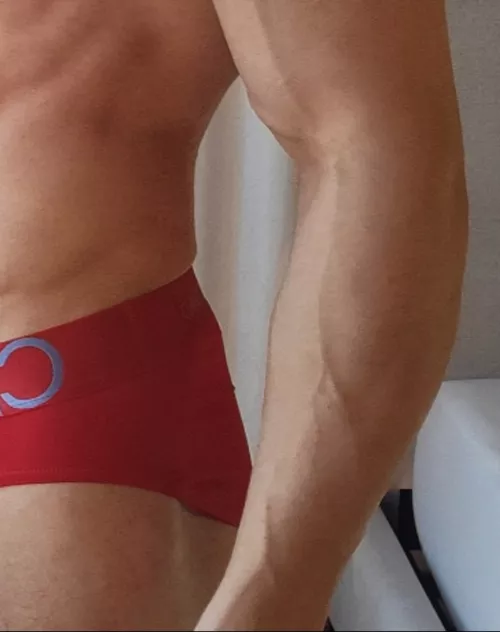 Valentine's day is around the corner..❤️ I'm still available 😏..