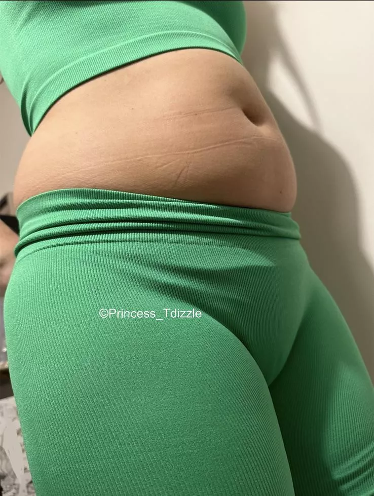 Wearing this to ‘work out’ in 😜🍕🍕🍕