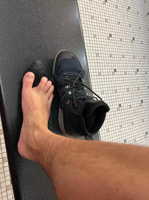 What would you do if you saw me taking feet pics at the gym?