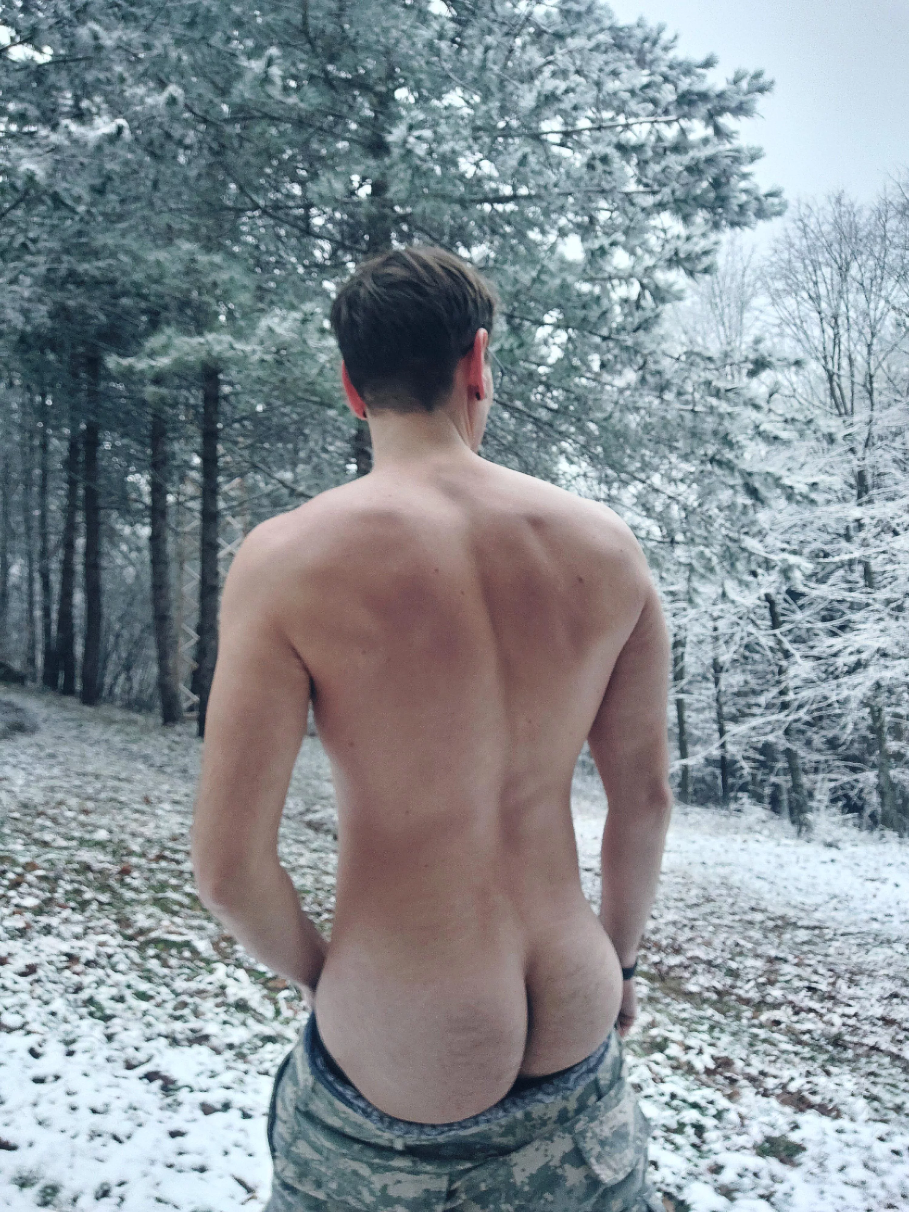 Who else loves winter and snow?❄️🙈