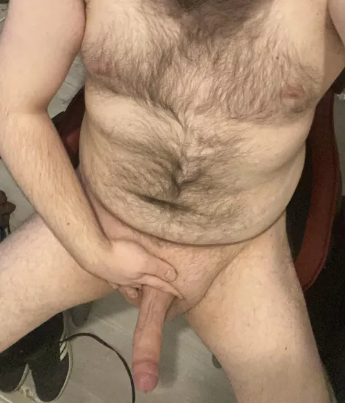 Who wants a thicc hairy guy?