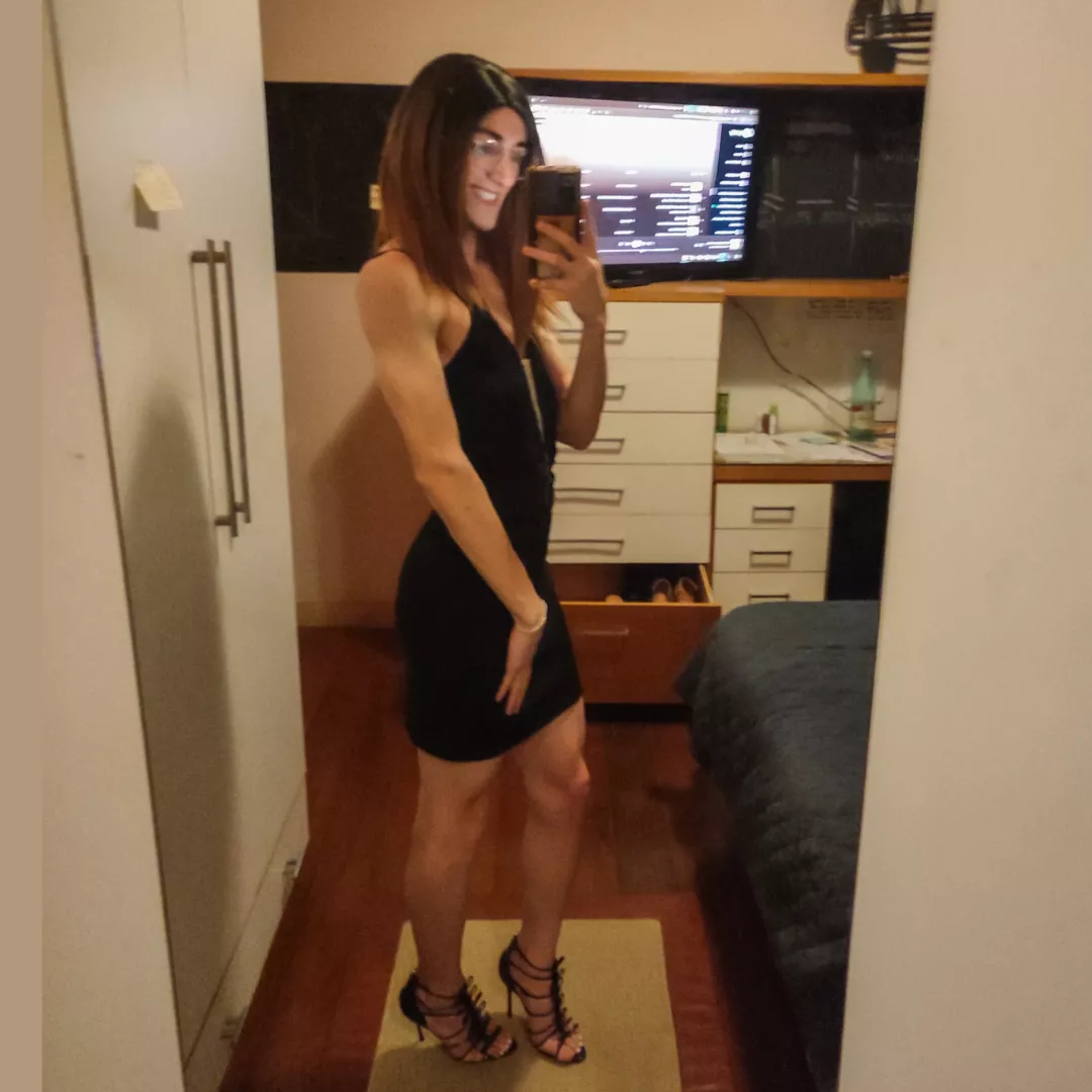 Would this dress look nice on your bedroom floor?👀