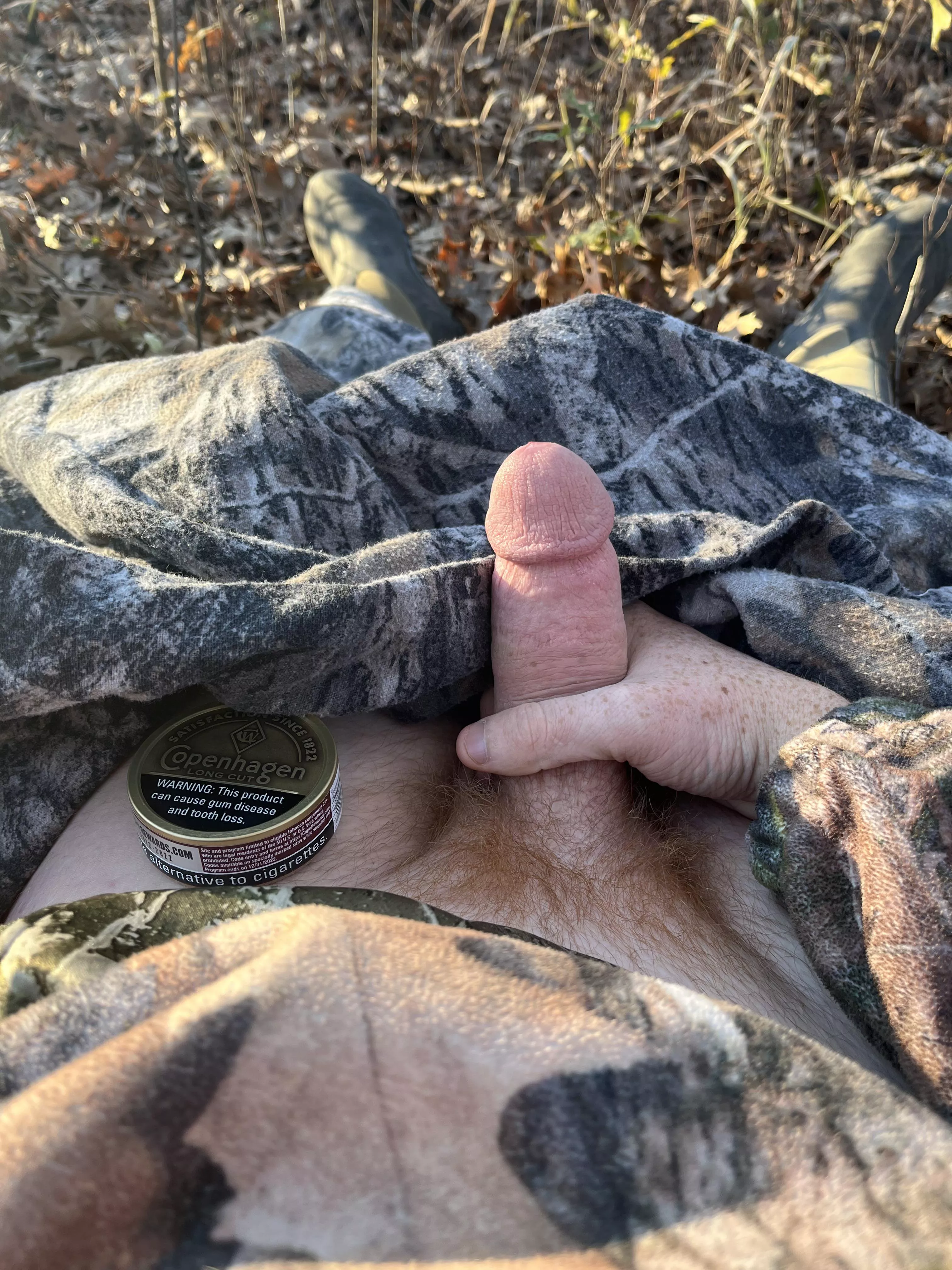 19 country bro looking for country btms or Vers 18-21 @ adam_mason6205