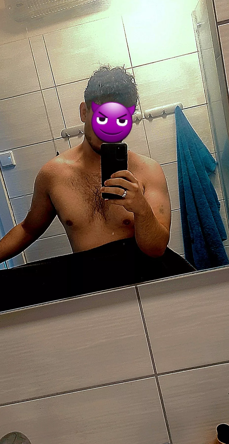 27 Straight guy here. Joined my friend to a gay club cuz why not. Ending up getting a blowjob in a toilet stall. My gf can't find out! SC: Patrickforno