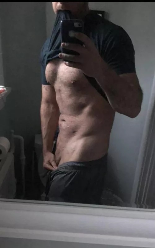 (41), 6’5 tall. What’s your favorite part of tall old guys!? Feel free to chat ;)
