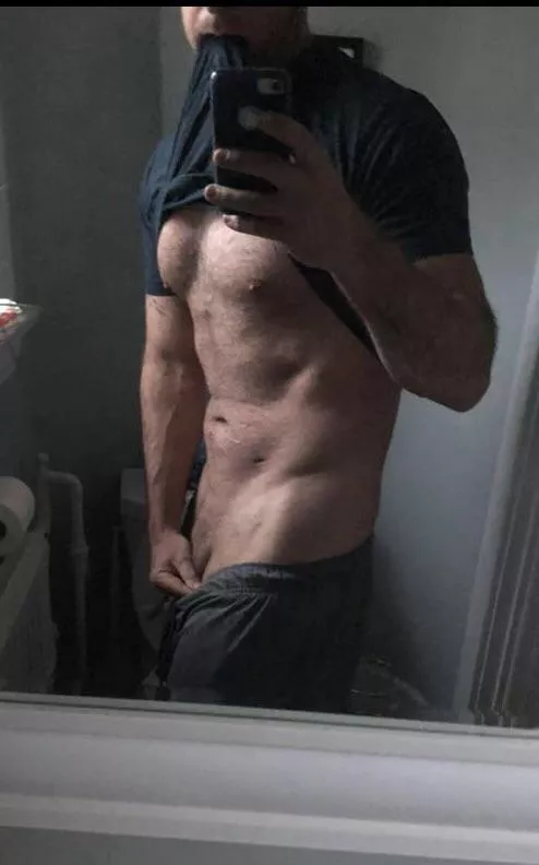 (41), 6’5 tall. What’s your favorite part of tall old guys!? Feel free to chat ;)