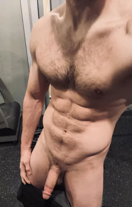 [42] Year old Daddy. Pics are for everyone to enjoy. DMs always open to the ladies. :)