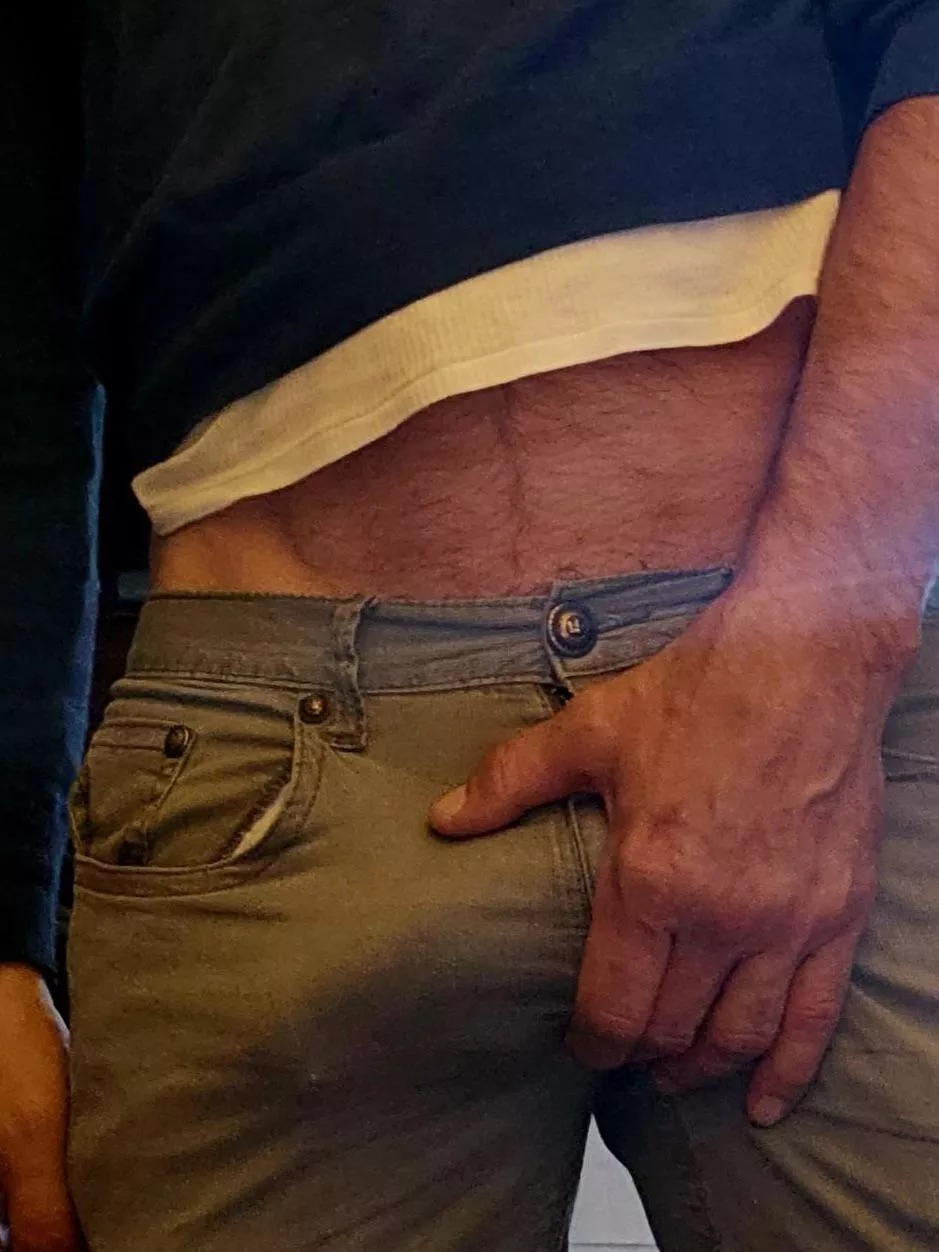 [50] Who wanna help daddy taking off pants