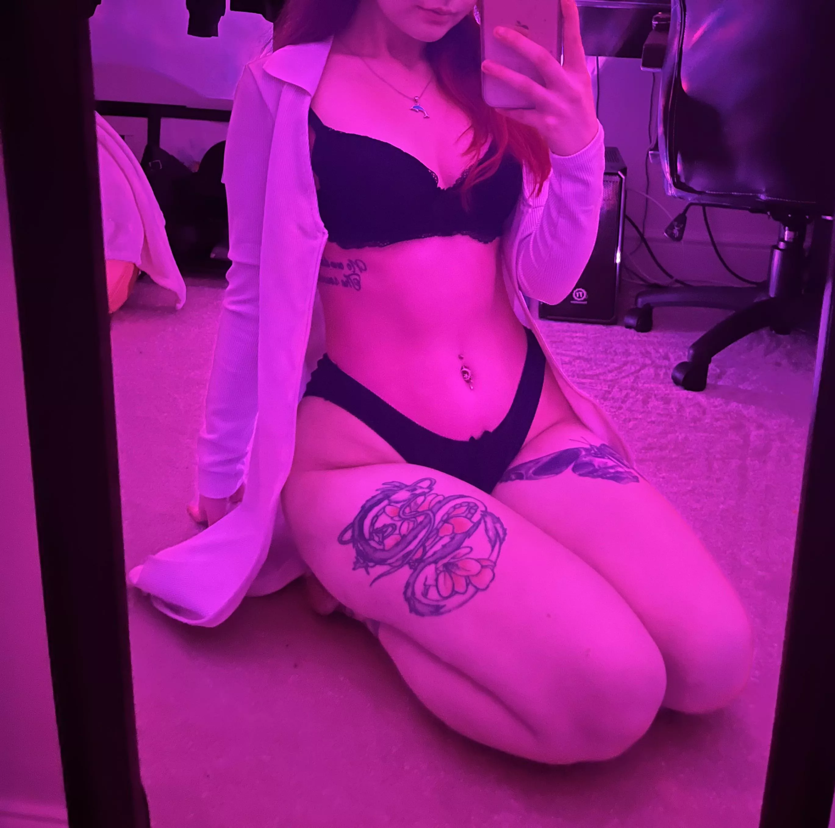 5ft tall wide hips alt girl :)