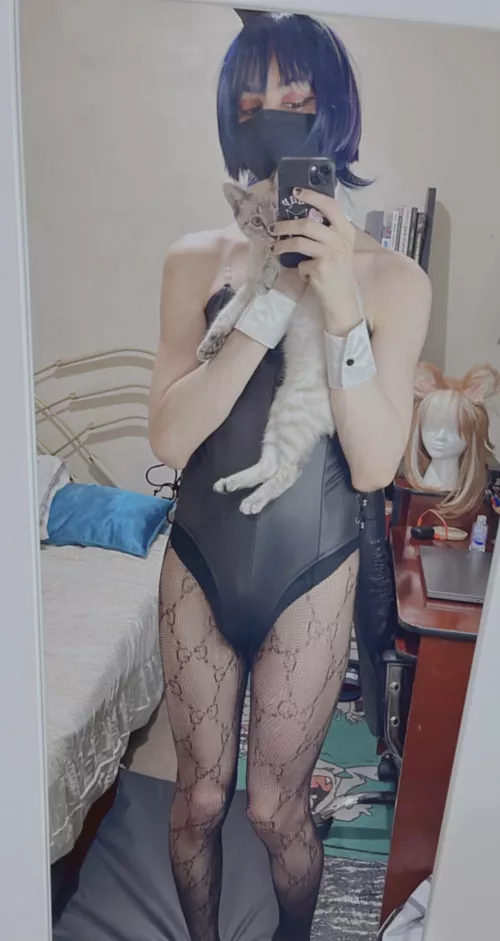 A bunny and his kitty 🥺