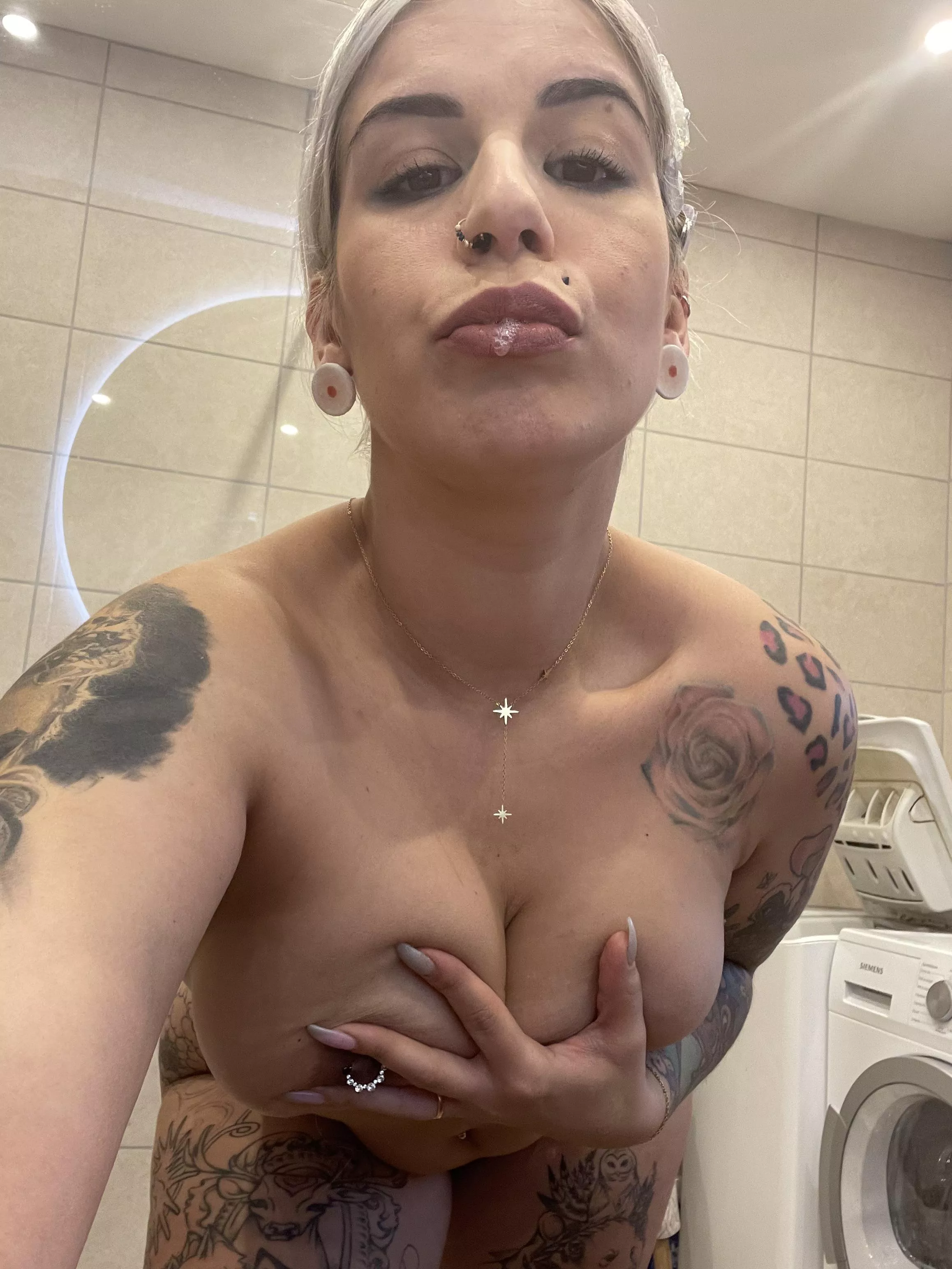 Always playing with spit 💦 best kink ever