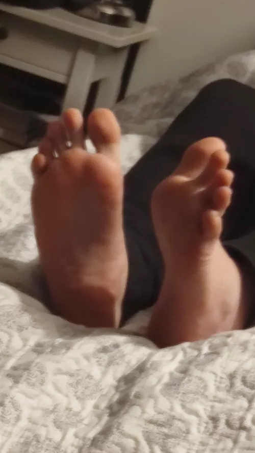 Any female lers/switches willing to help me with an itch? Dms open