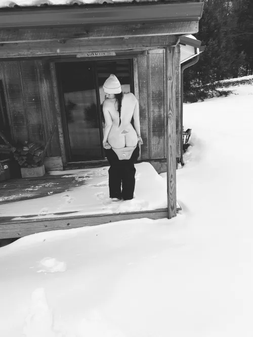 Any time is a good time to take your clothes off 🥶