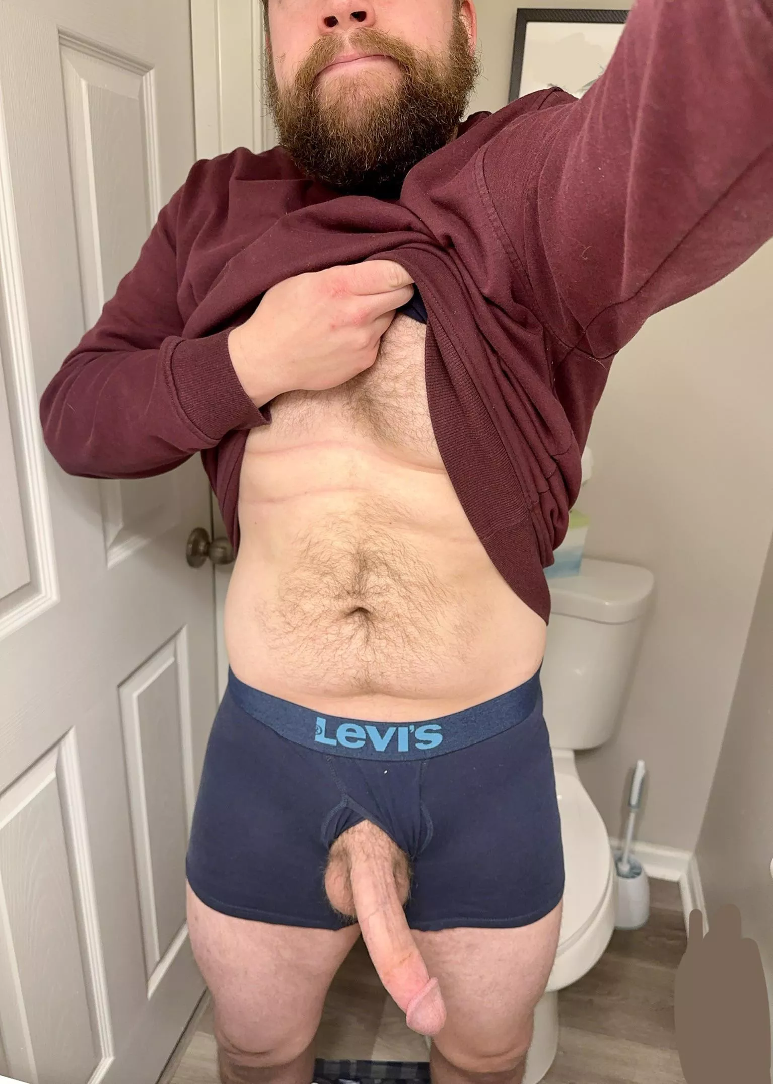 Anyone like hairy & thick dads?