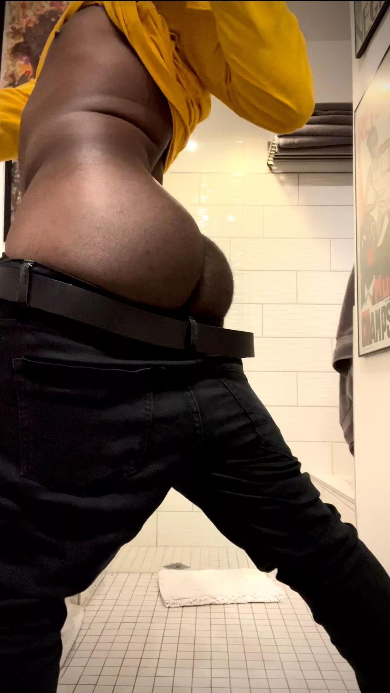 Been 2 weeks since the gym but my cheeks still got worked out this week 😈