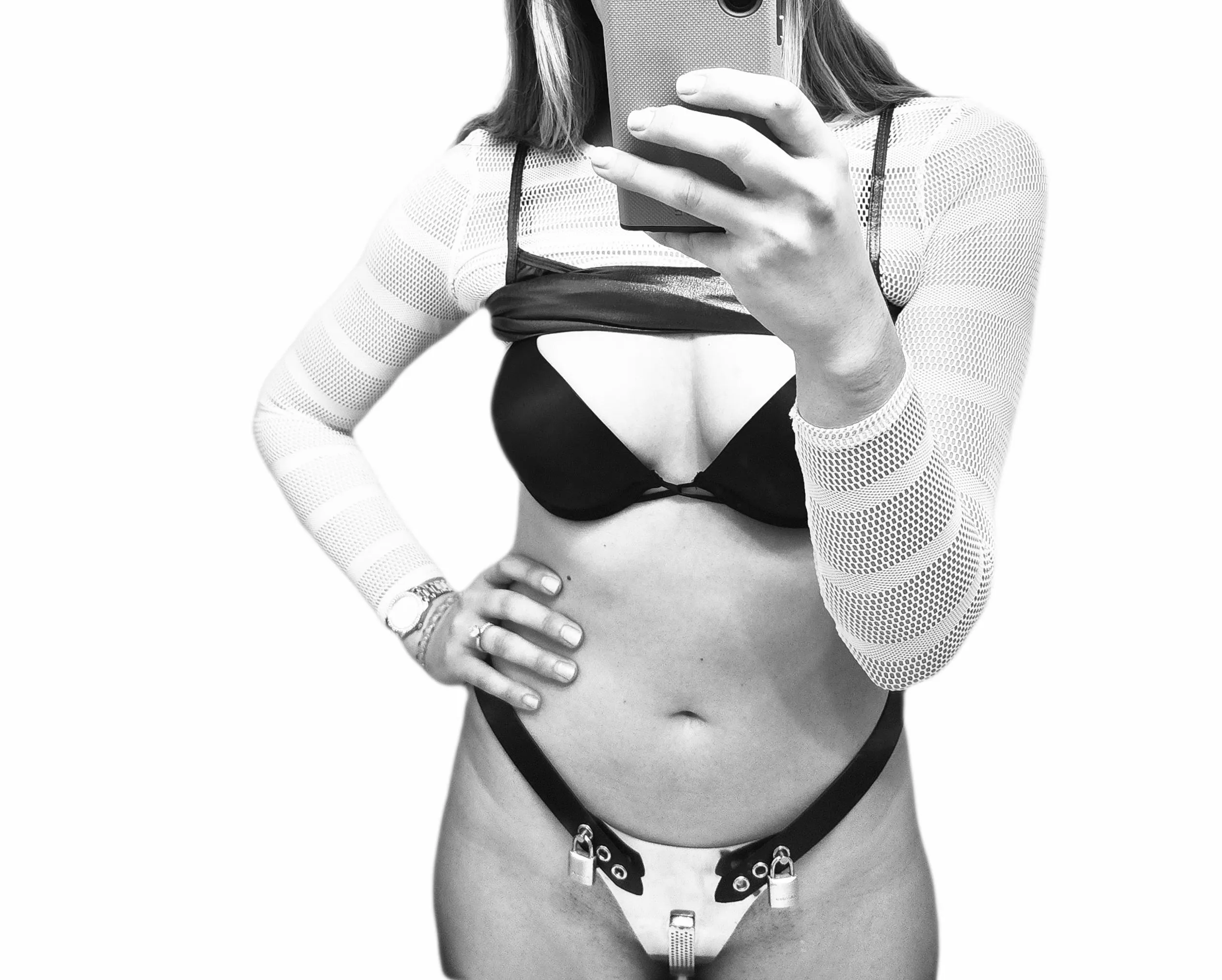 Black, white and reflective🤍