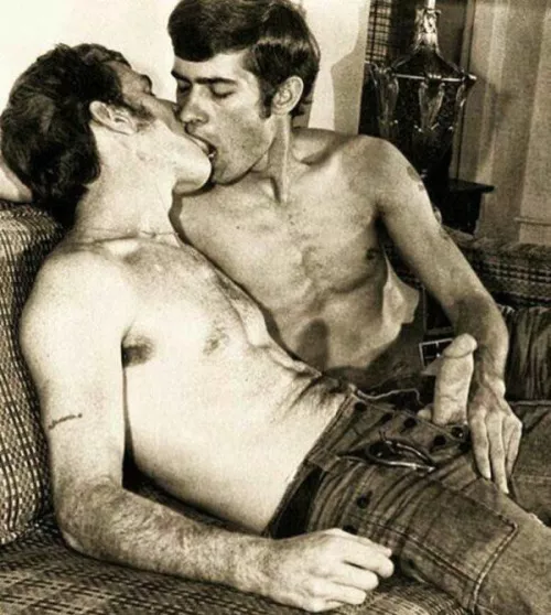 “Couch kiss” …