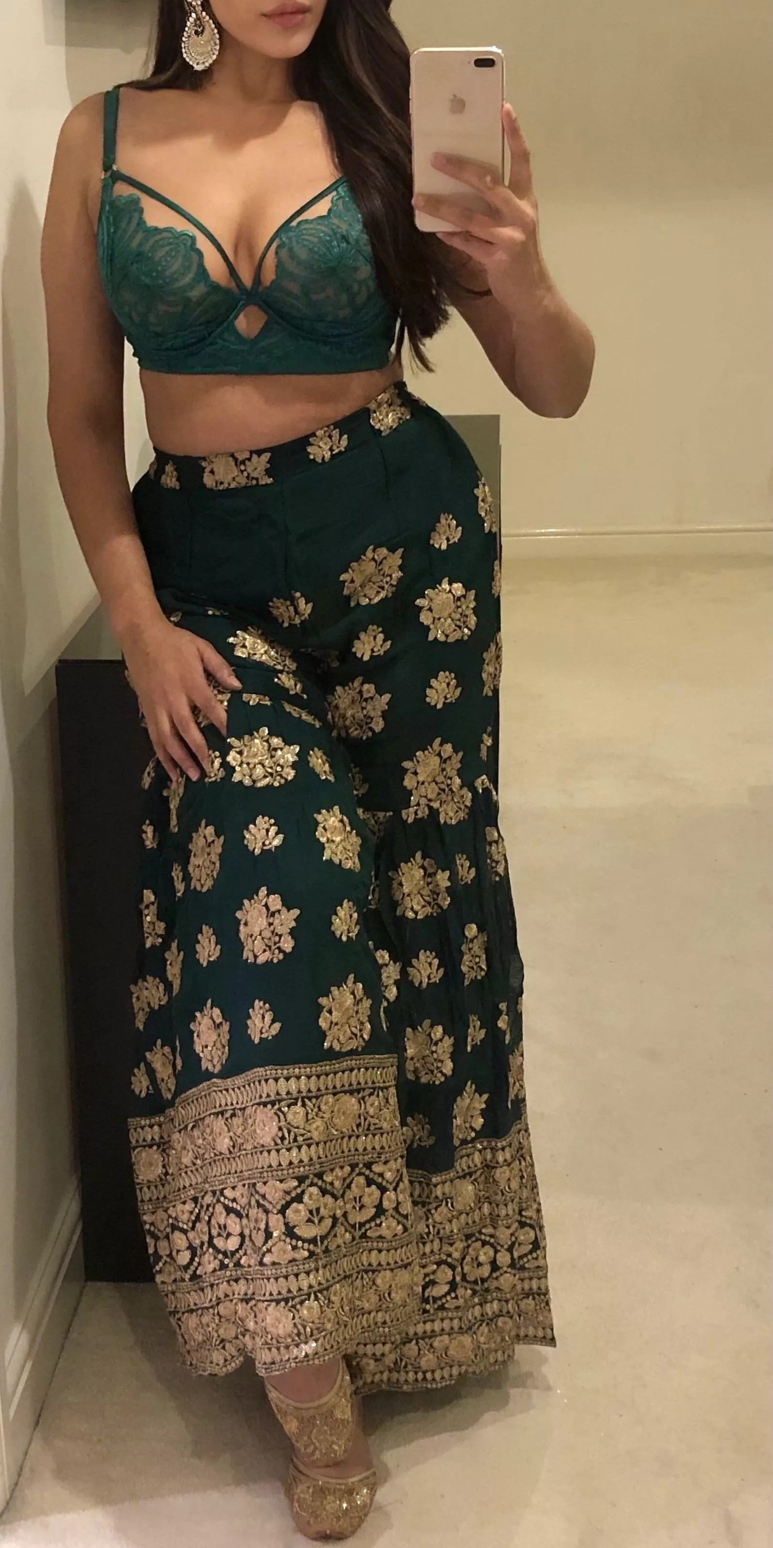 Don’t play hard to get, play hard to forget…💋 British Punjabi Indian