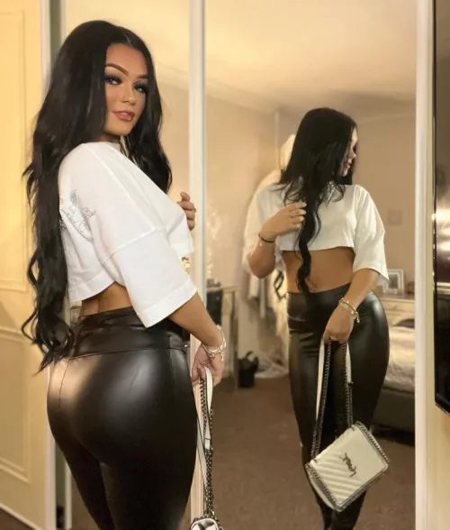 Ell's arse in wet look leggings