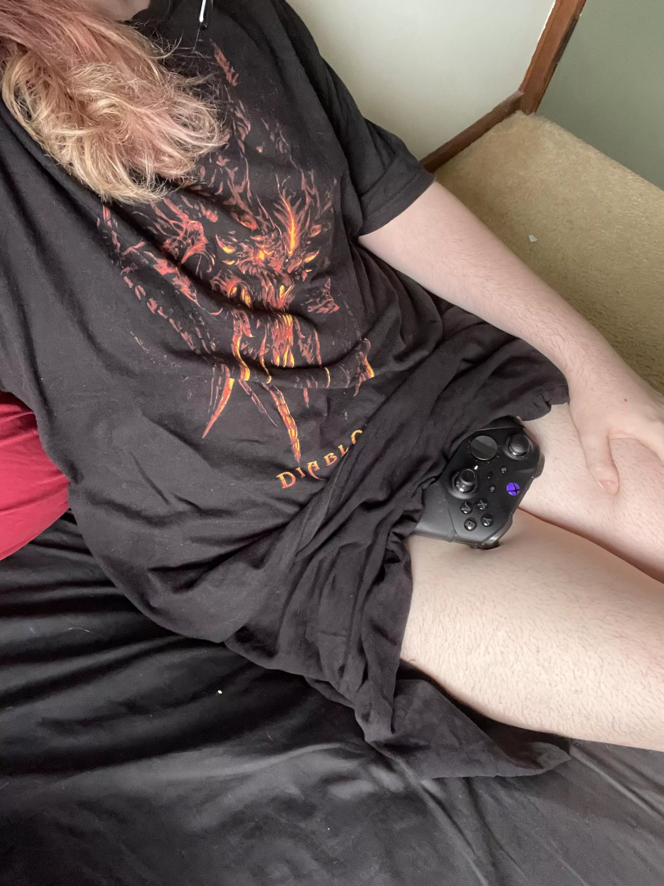 goth gamer girl thighs :3