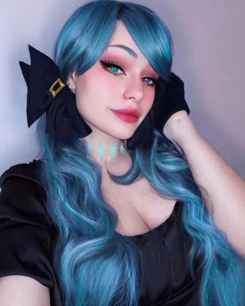 Gwen by Nina Merigold