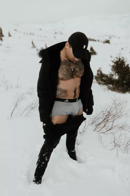 Had to show off the underwear on my hike 😏