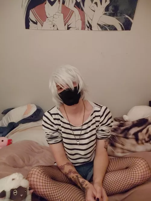 He wanted to be in the picture too^^