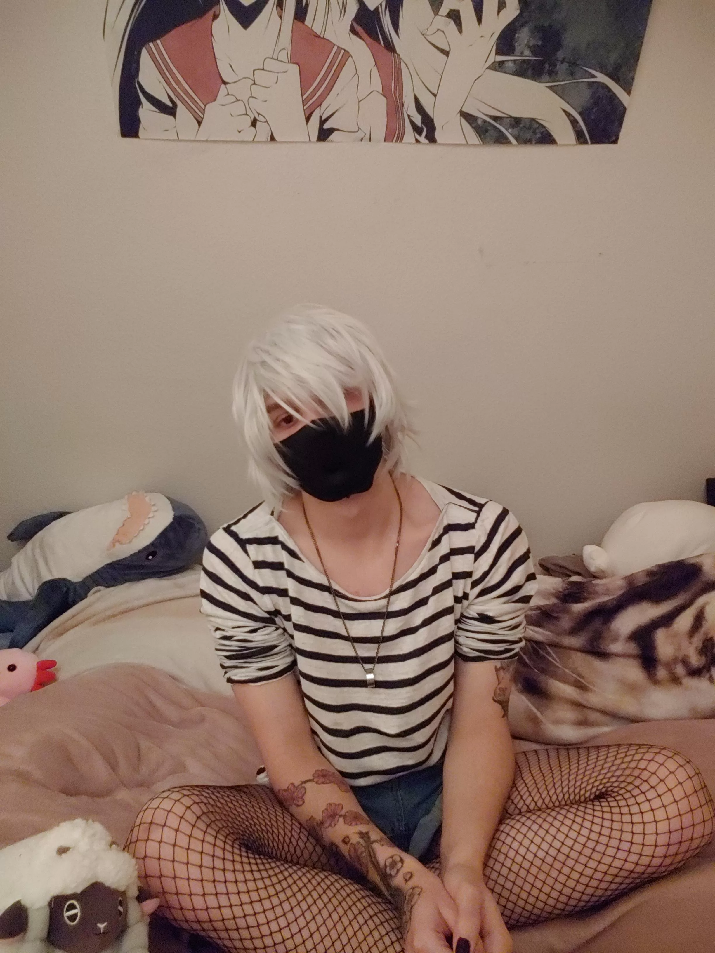 He wanted to be in the picture too^^