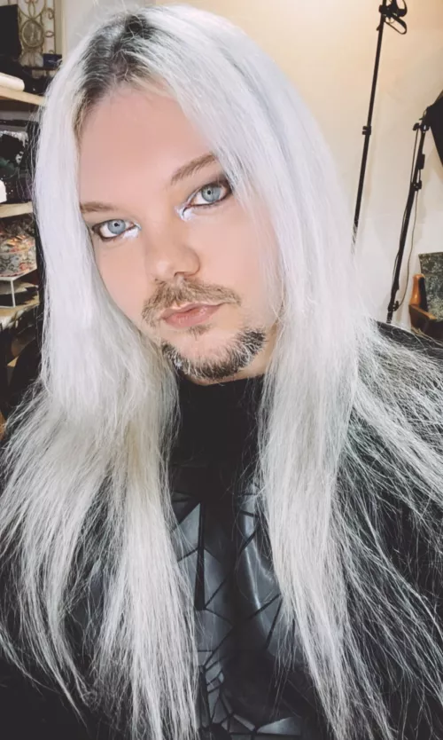 heard y’all like elves 🧝‍♂️ (dbd, D2, Genshin, D&D anyone?)