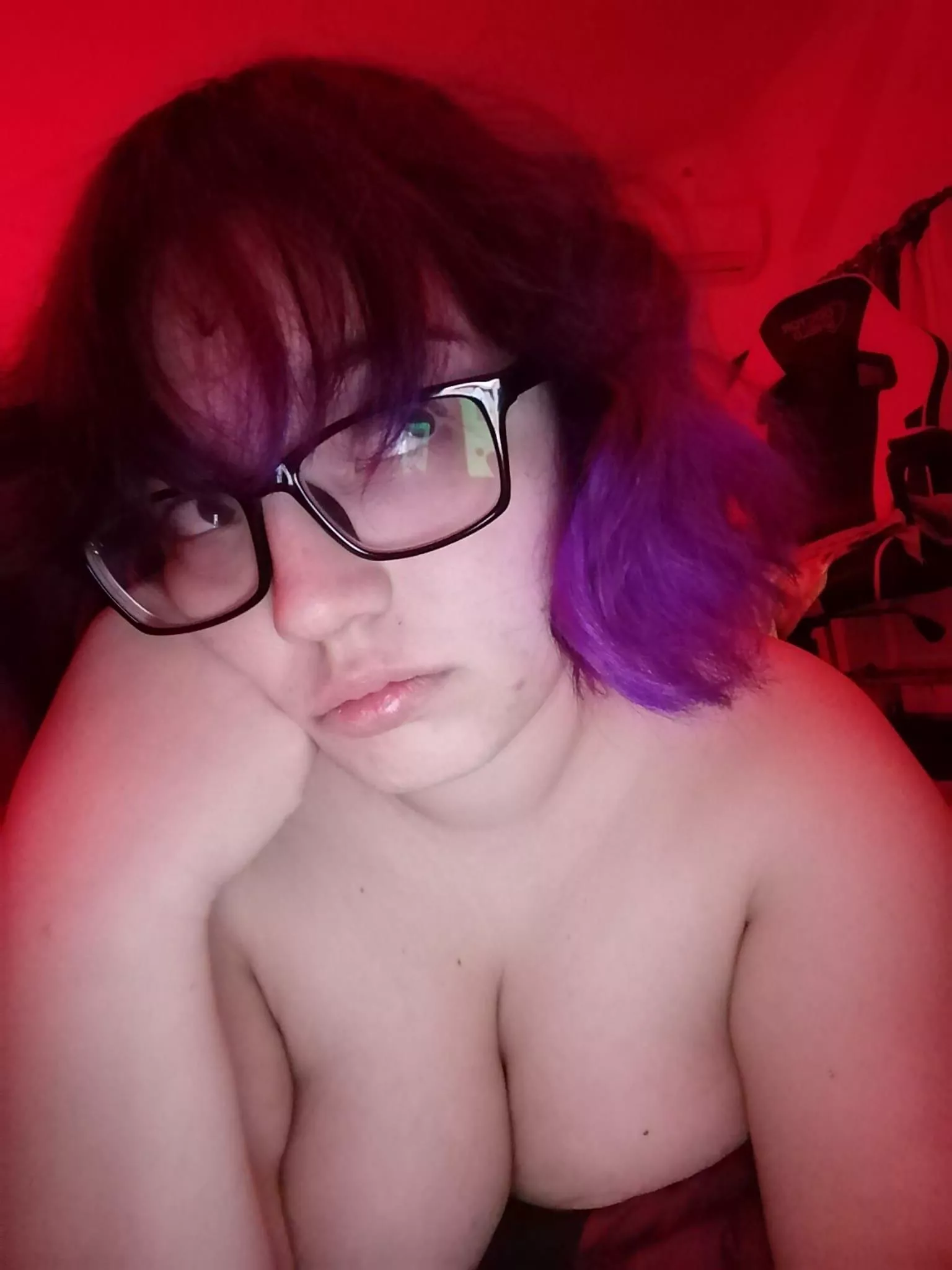 hello is my first post there im thinking about givin some head🥹 18yo