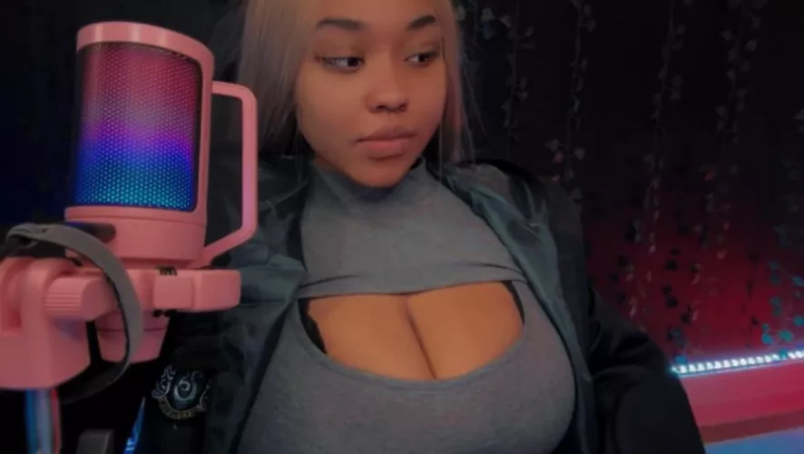 Helpful tip: if you have an iPhone, download OBS Studios— the quality in this Vs my Logitech Webcam is wayyyyy better! (iPhone quality below)