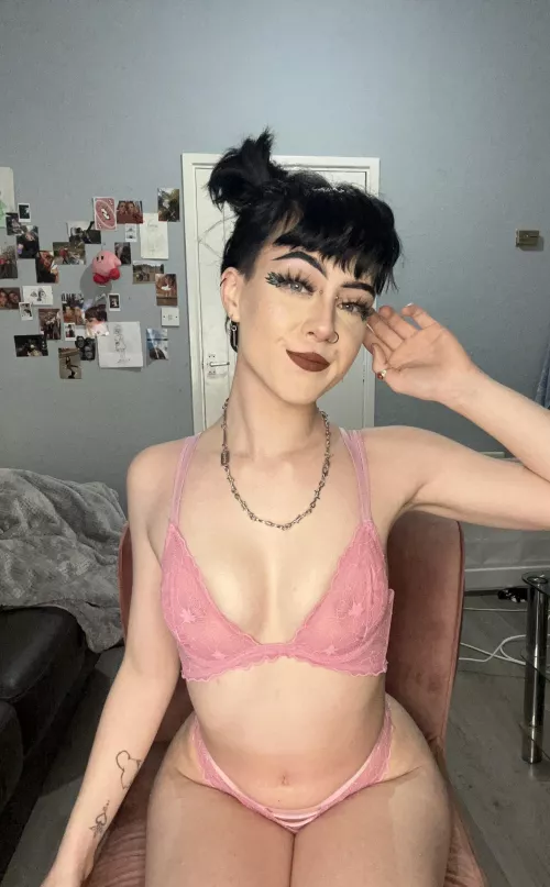 Hey there sexy do you like my space buns :)